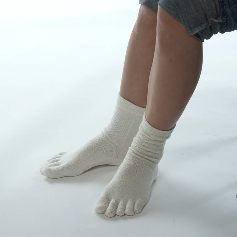 程よい厚さで使いやすい 5本指ソックス